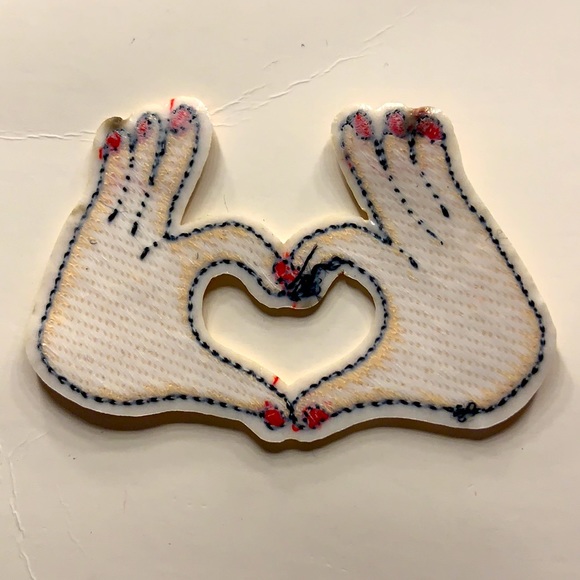 $6 or❗️$5 w/$25 Bundle❗️| New | Love ❤️ Hands | Iron-on Patch - Picture 2 of 2